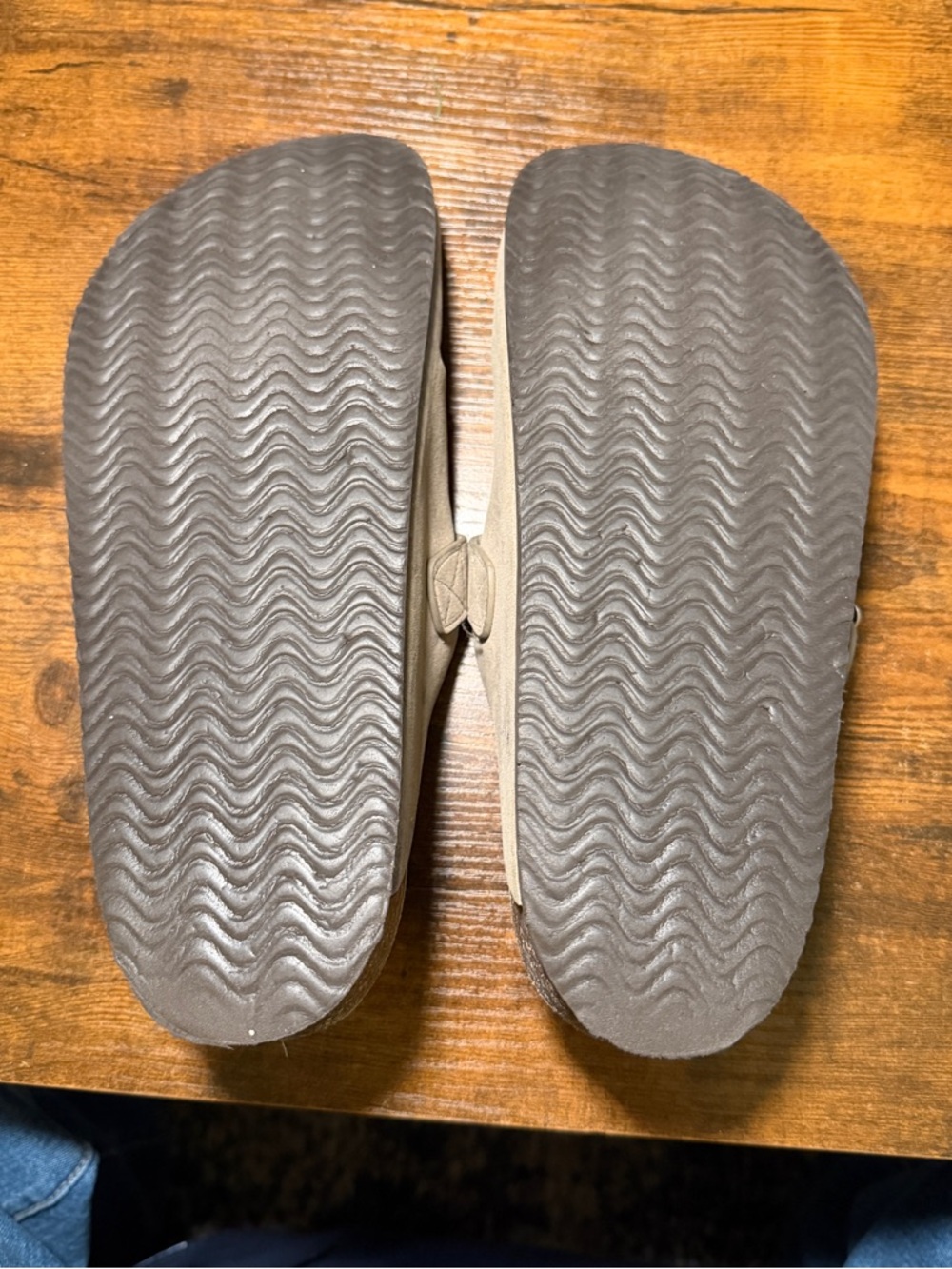 Universal Thread Clogs - Picture 3 of 3